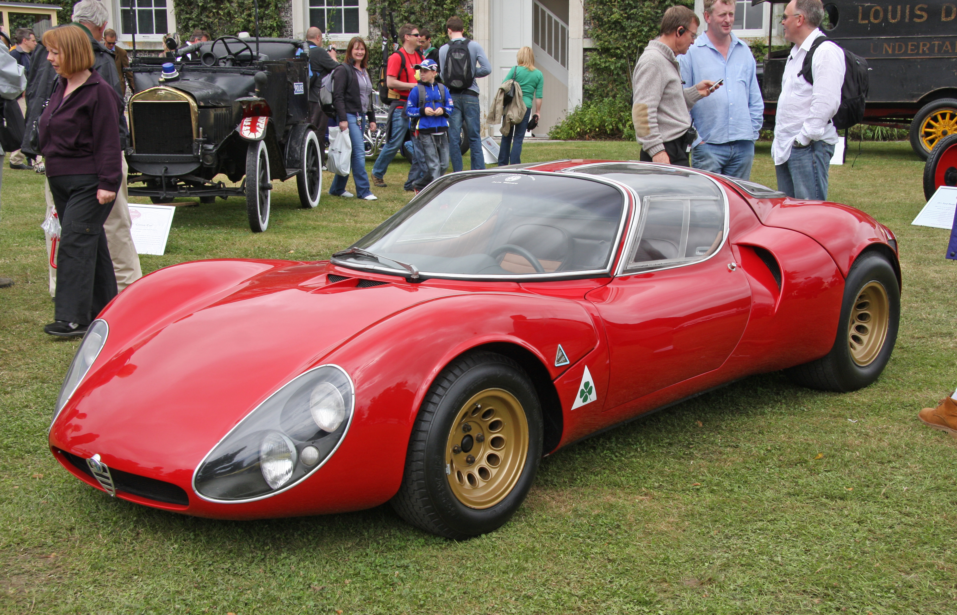 Alfa Romeo 33 Stradale: 8 фото