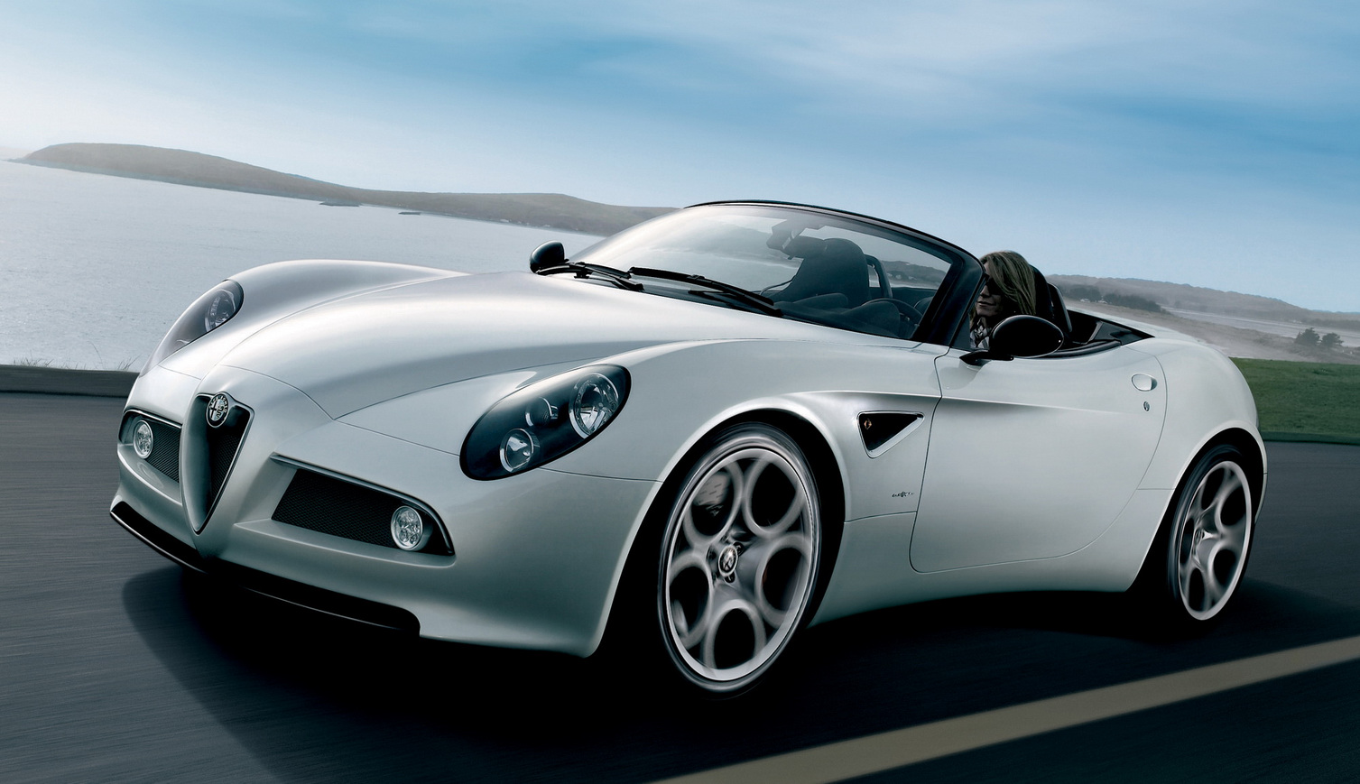 Alfa Romeo 8C Spider: 2 фото