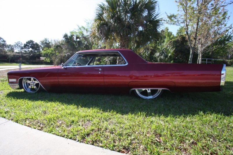 Cadillac Coupe DeVille: 2 фото