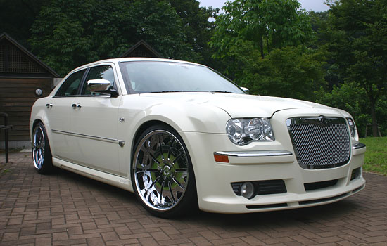 Chrysler 300 C: 8 фото