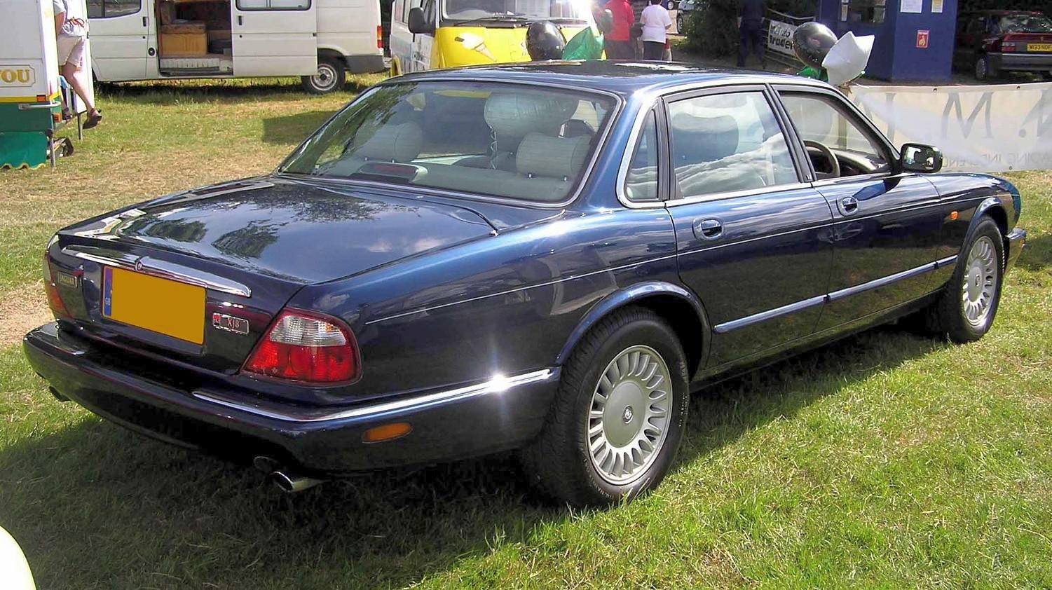 Jaguar XJ8: 3 фото