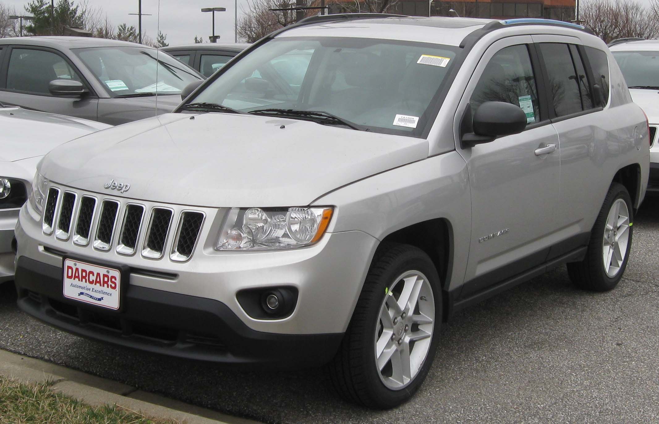 Jeep Compass: 3 фото