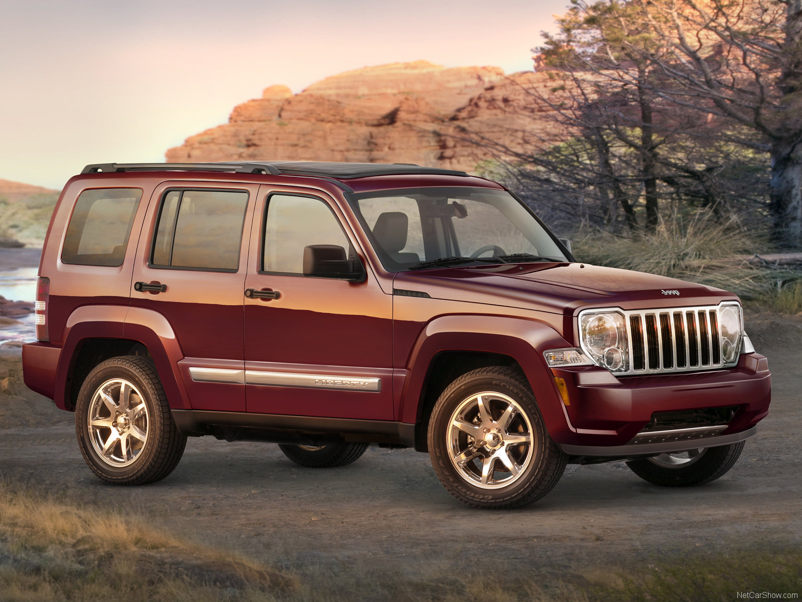 Jeep Liberty: 4 фото