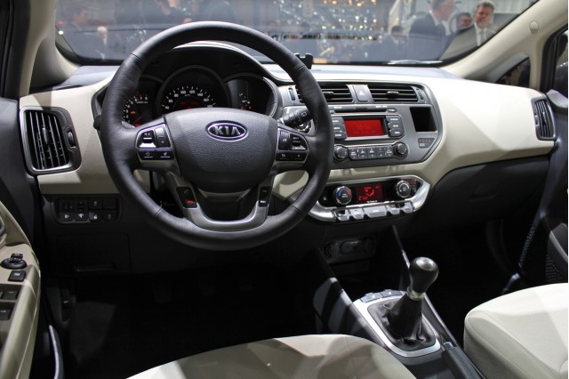 Kia Rio: 7 фото