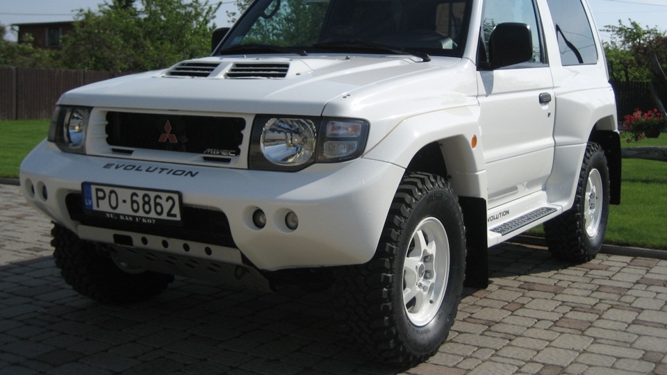 Mitsubishi Pajero Evolution: 10 фото