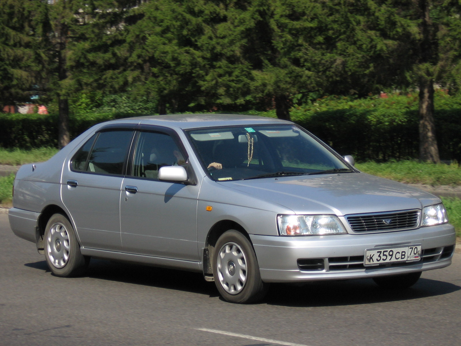 Nissan Bluebird: 4 фото