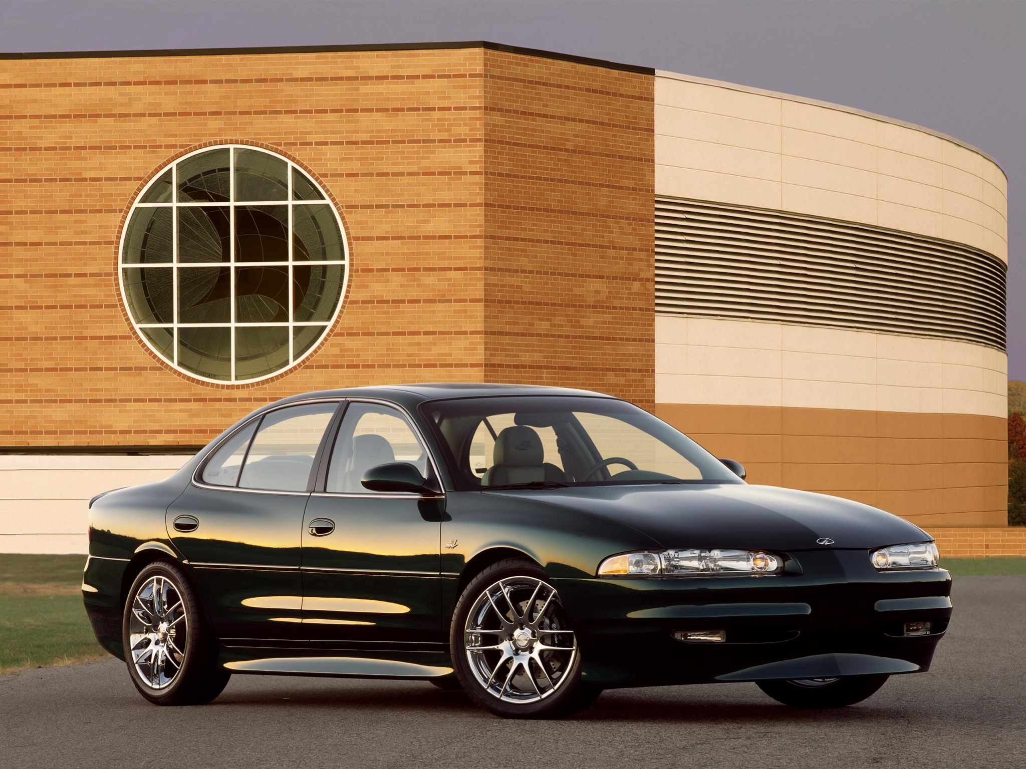 Oldsmobile Intrigue: 6 фото