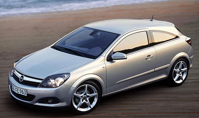 Opel Astra GTC: 1 фото