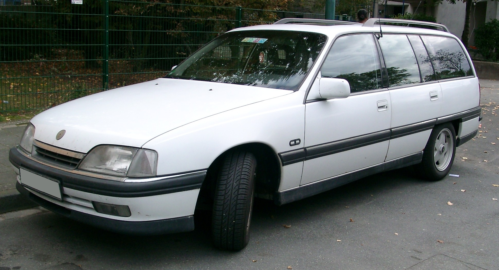 Opel Omega Caravan: 9 фото