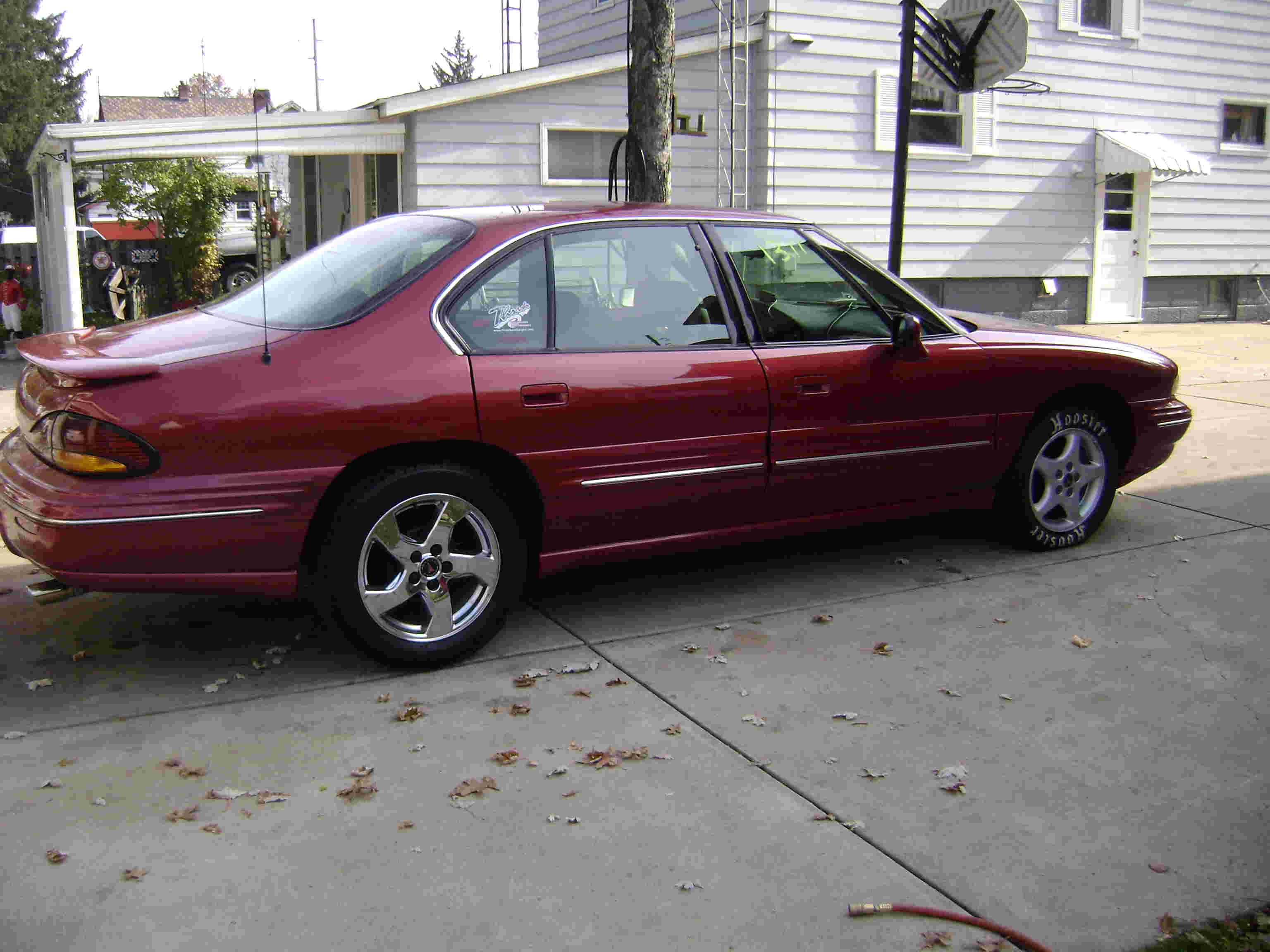 Pontiac Bonneville: 4 фото