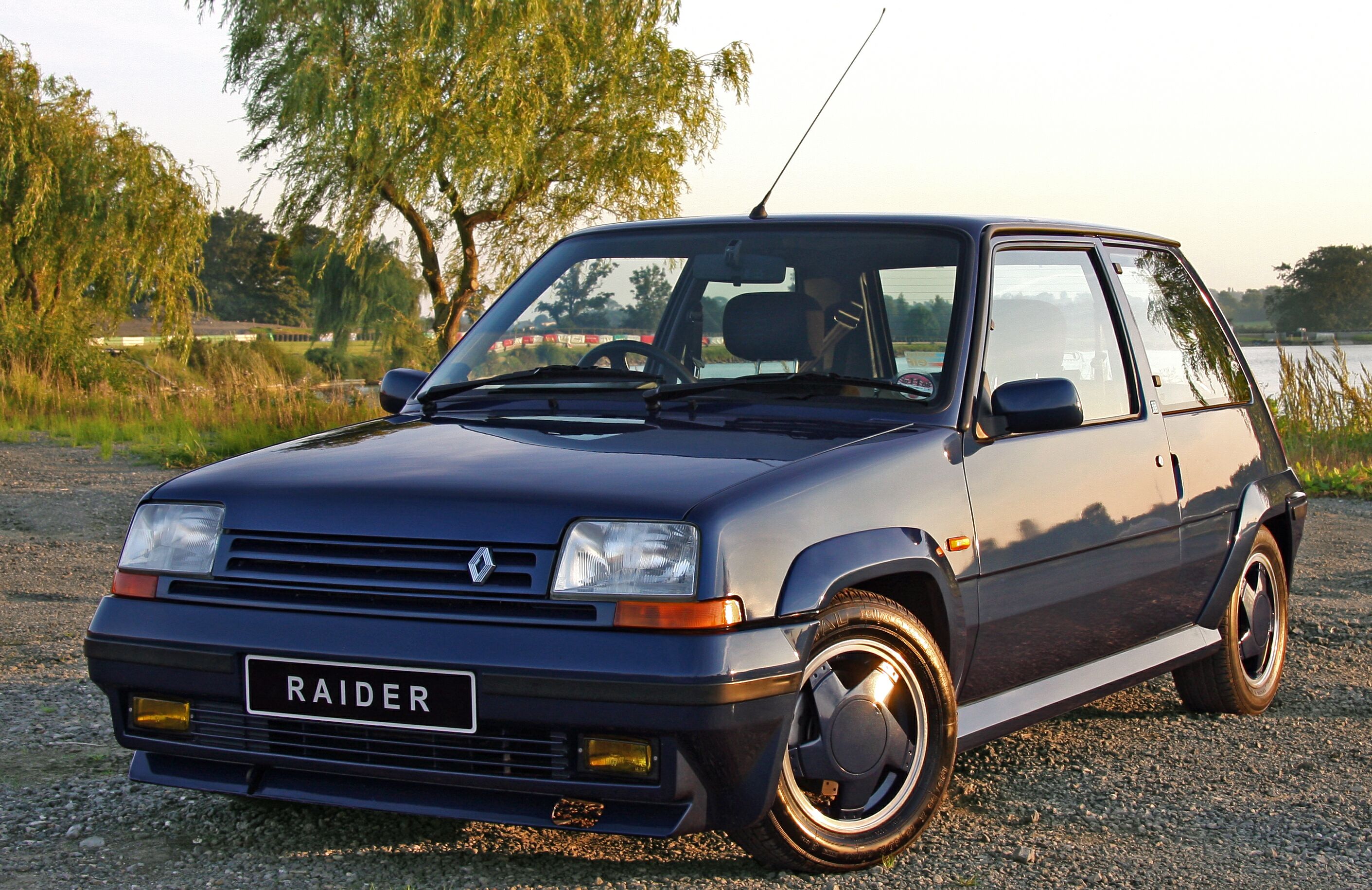 Renault 5 GT Turbo: 7 фото