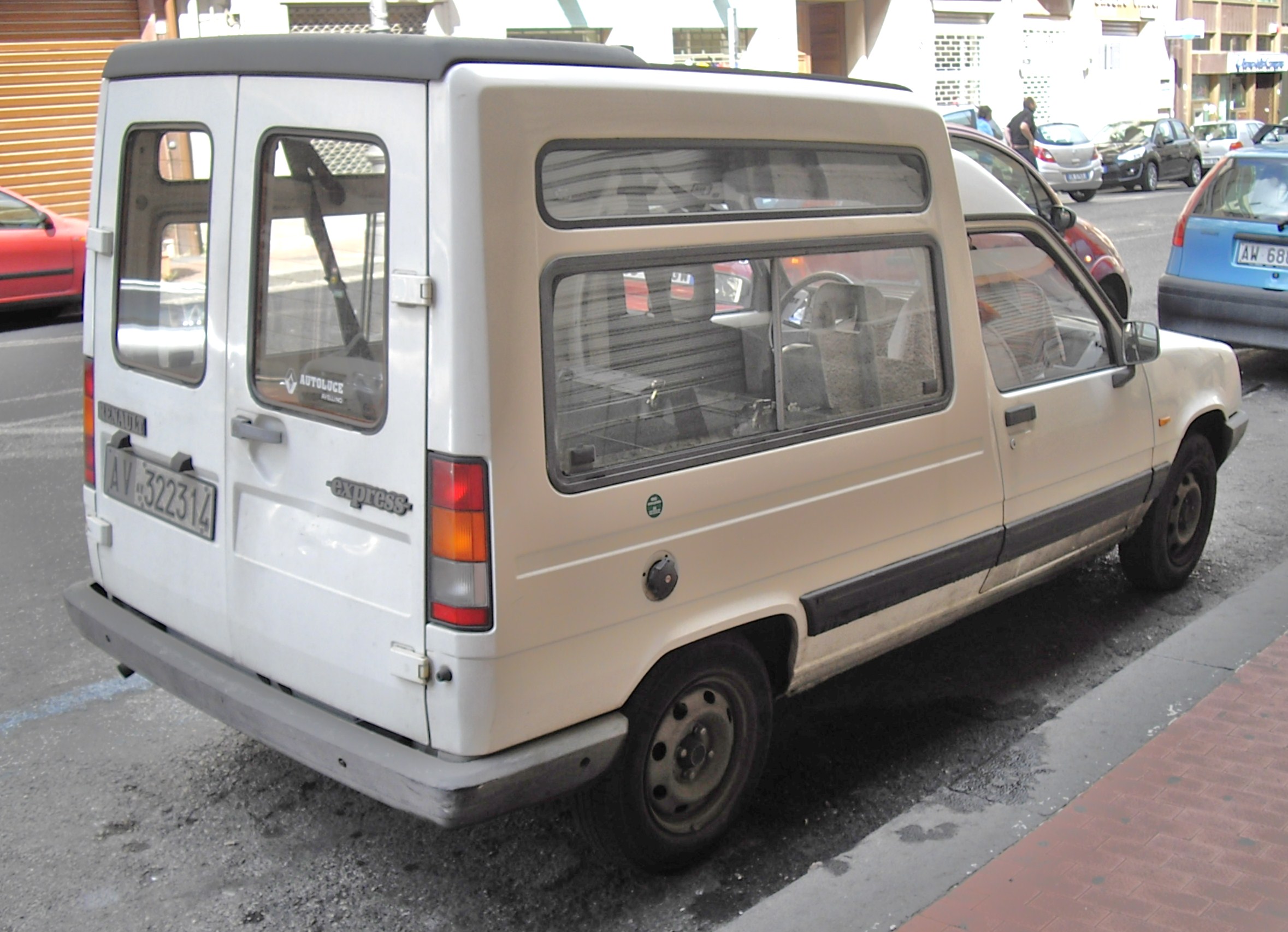 Renault Express: 2 фото