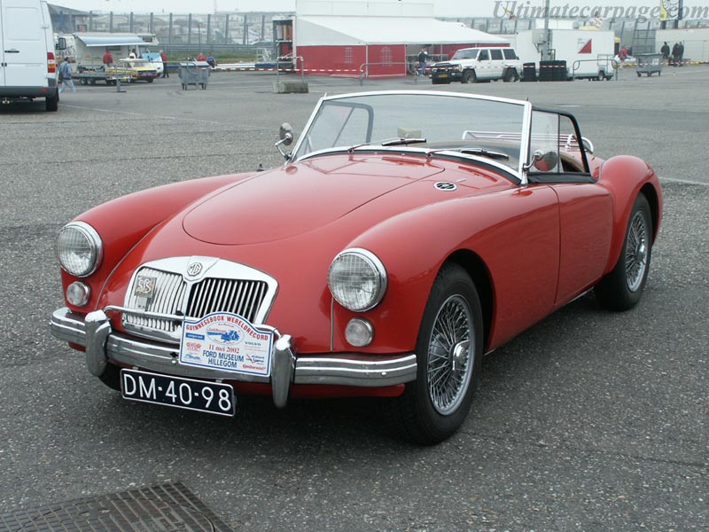 Английская машина MG