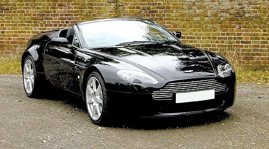 Aston Martin V8 Vantage Roadster: 12 фото