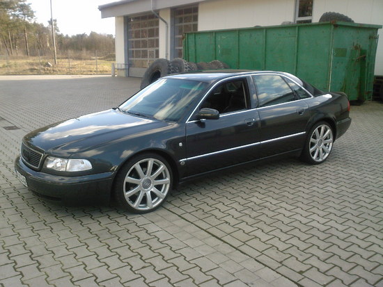 Audi A8 D2: 11 фото