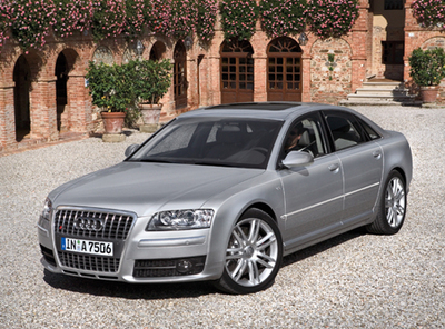 Audi A8: 4 фото