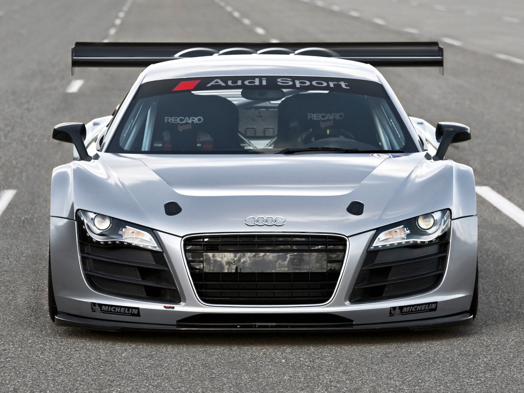 Audi R8: 10 фото