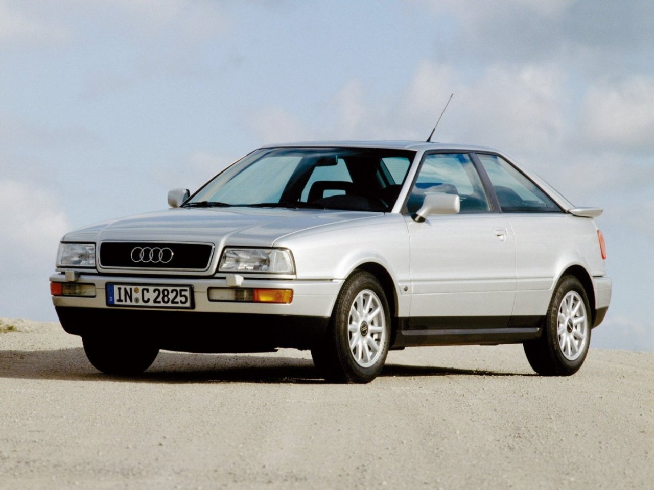 Audi S2 Coupe: 8 фото