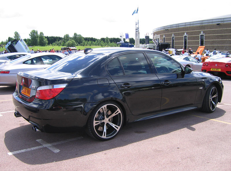 BMW M5 E60: 11 фото