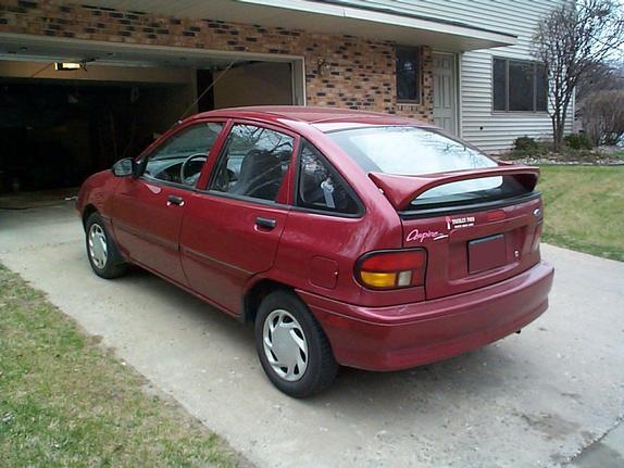 Ford Aspire: 10 фото