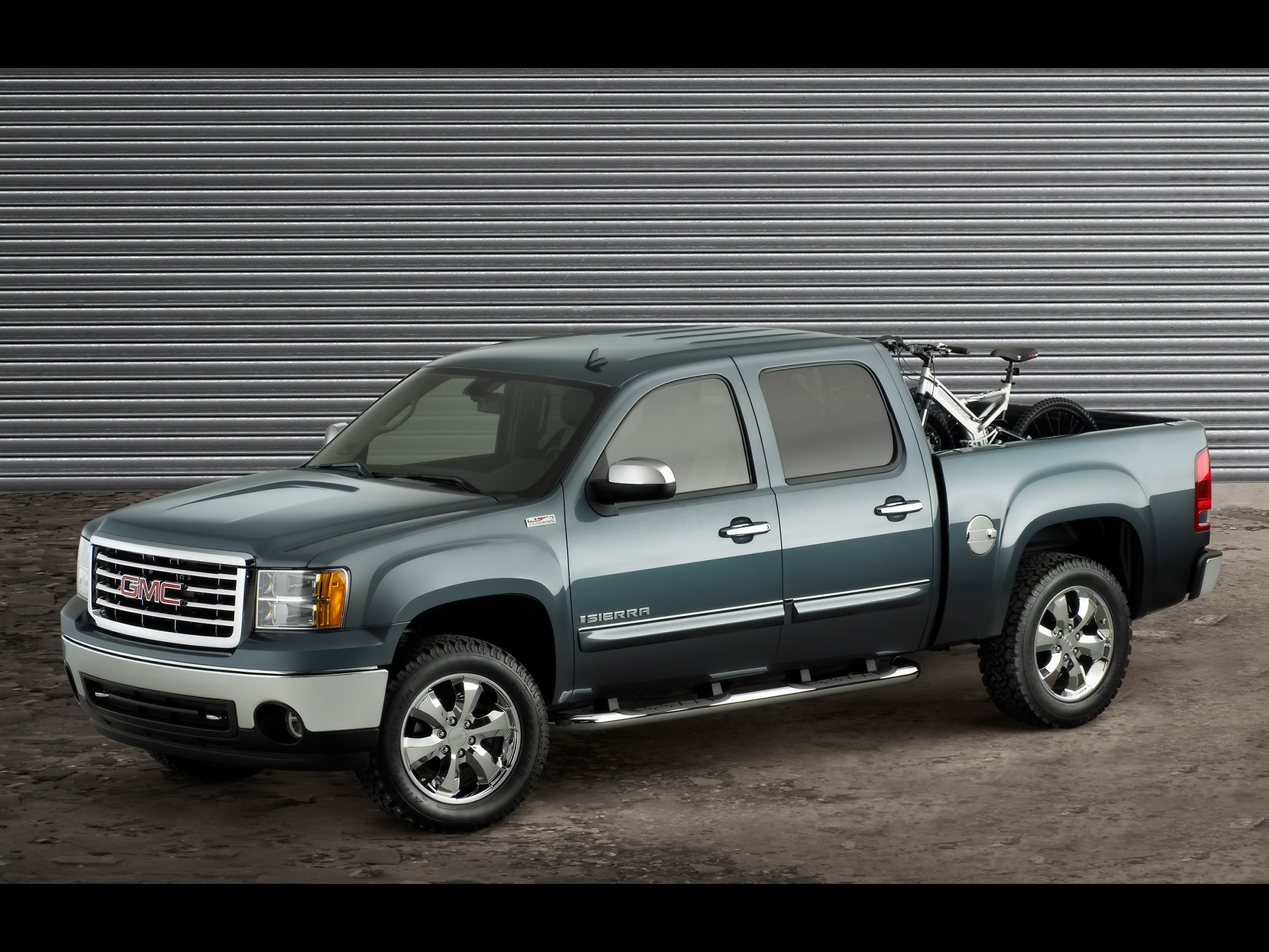 GMC Sierra: 2 фото