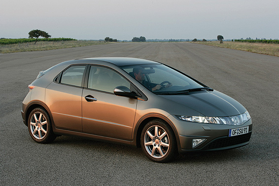 Honda Civic 5D: 6 фото