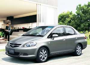 Honda Fit Aria: 2 фото