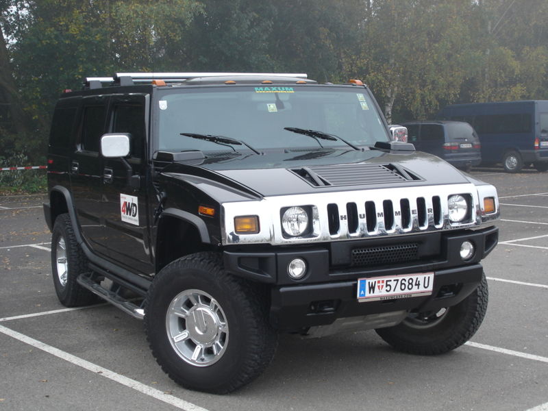 Hummer H2: 10 фото