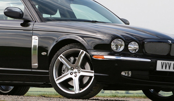 Jaguar XJR: 8 фото