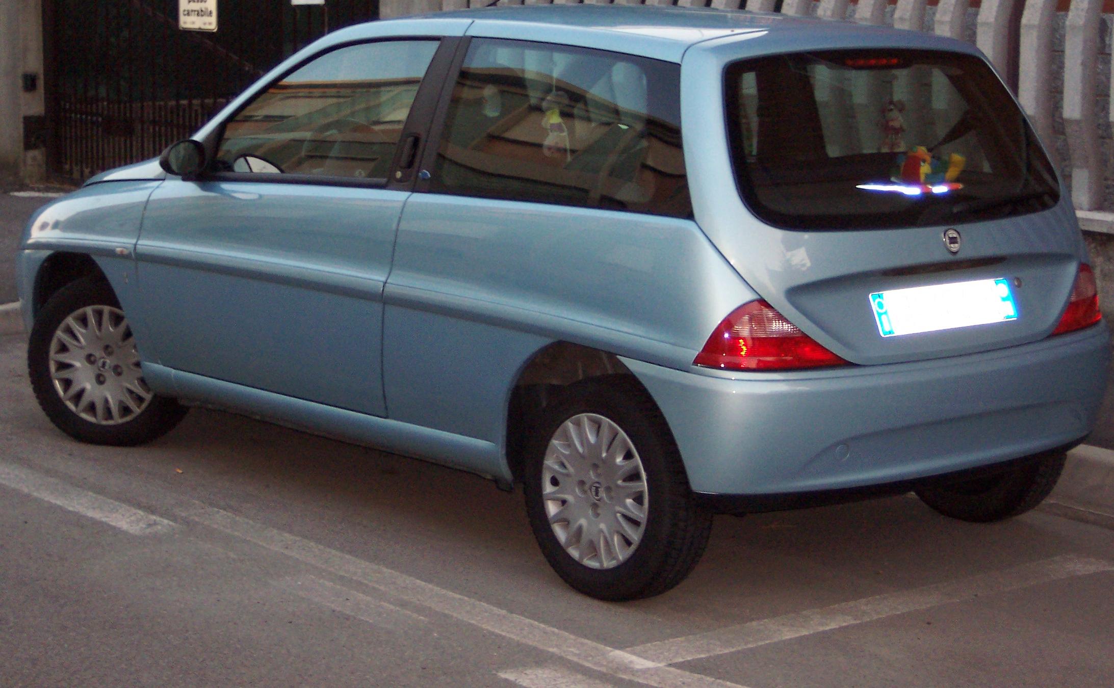 Lancia Y10: 6 фото