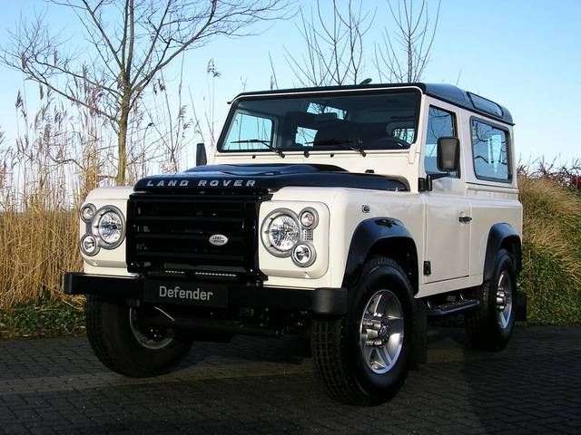 Land Rover Defender 90: 11 фото