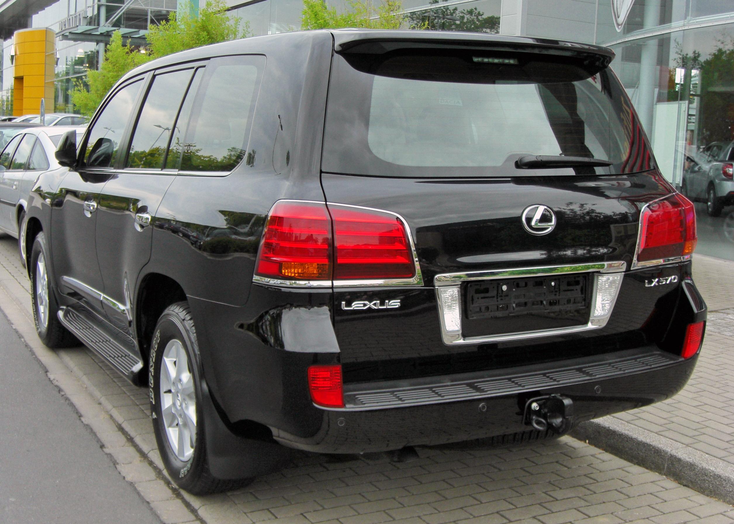 Lexus LX: 7 фото