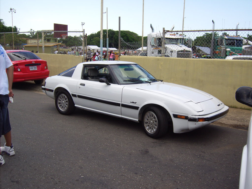 Mazda RX-7 SA: 9 фото