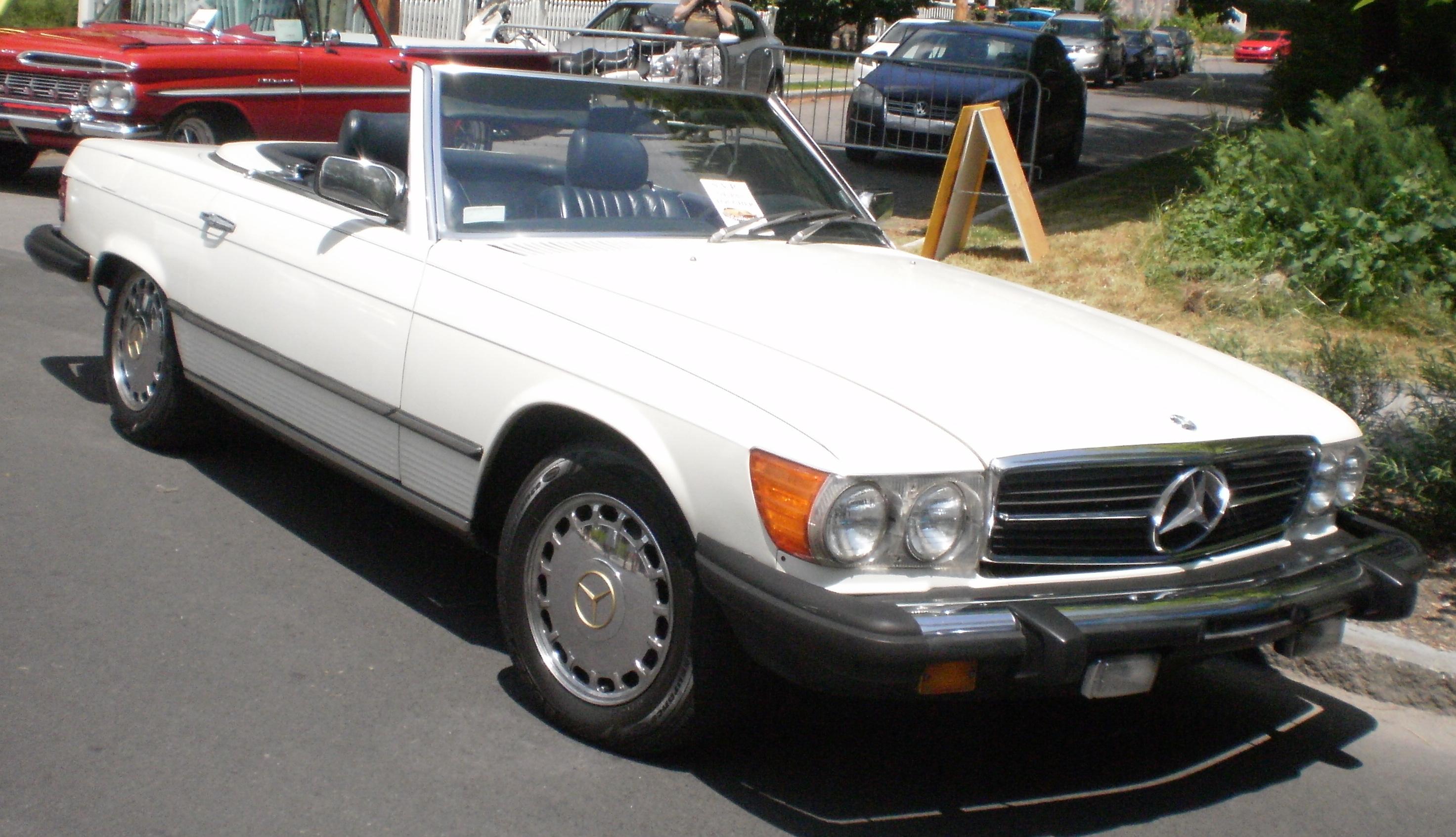 Mercedes SL-class R107: 2 фото