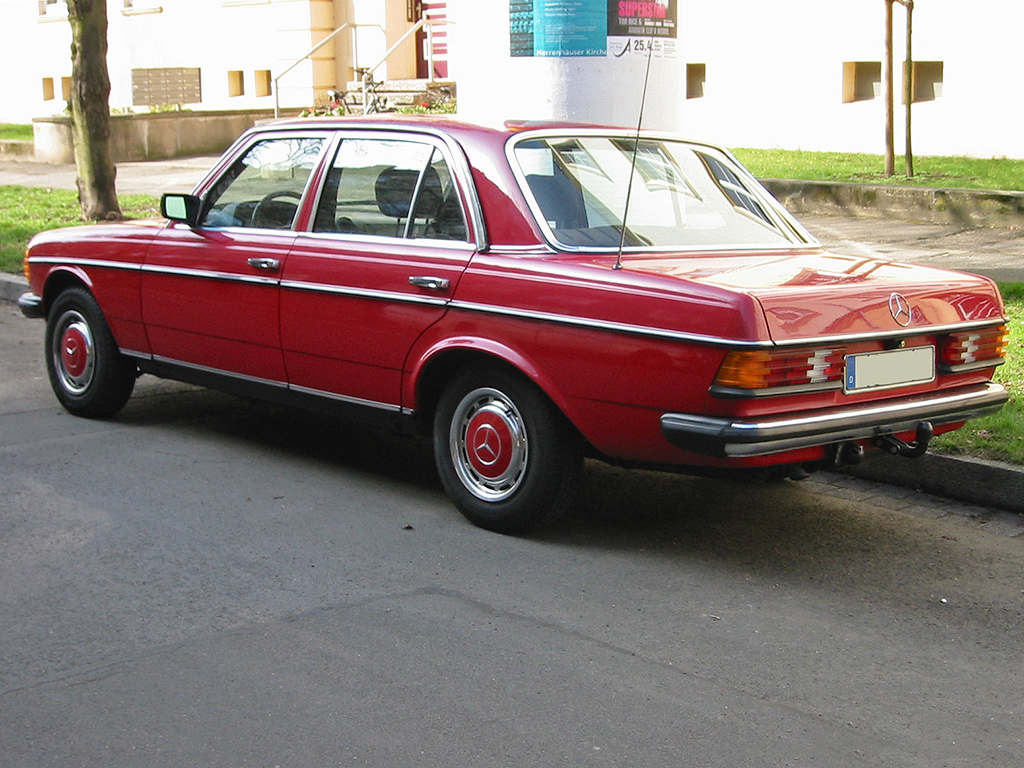 Mercedes W123: 9 фото