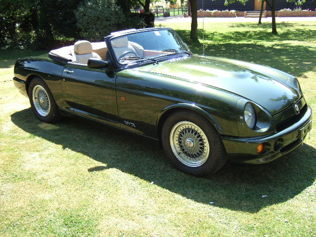 MG RV8: 8 фото