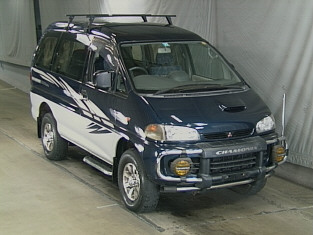 Mitsubishi Delica: 9 фото