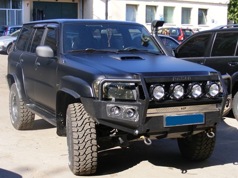 Nissan Patrol Y61: 10 фото