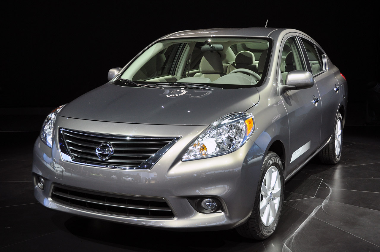 Nissan Versa: 9 фото