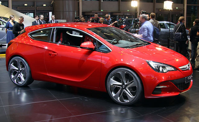 Opel Astra GTC: 11 фото