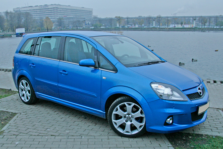 Opel Zafira OPC: 4 фото