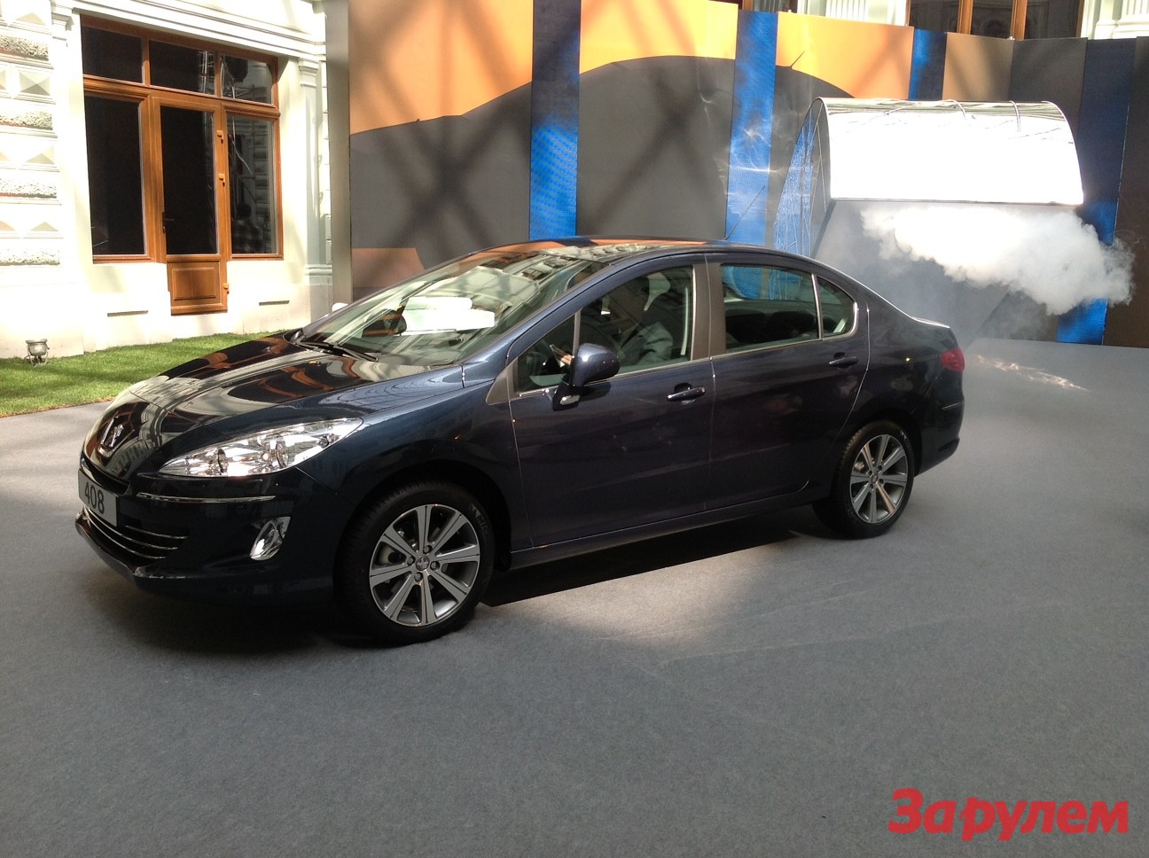 Peugeot 408: 9 фото