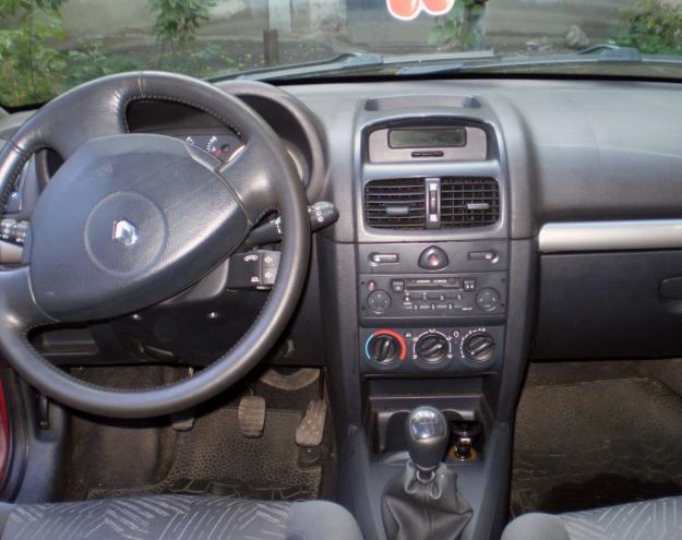 Renault Clio II: 12 фото