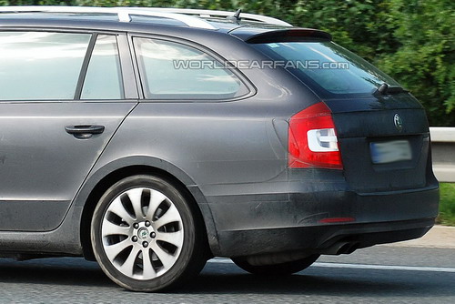 Skoda SuperB Combi: 9 фото