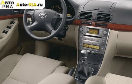 Toyota Avensis II: 9 фото