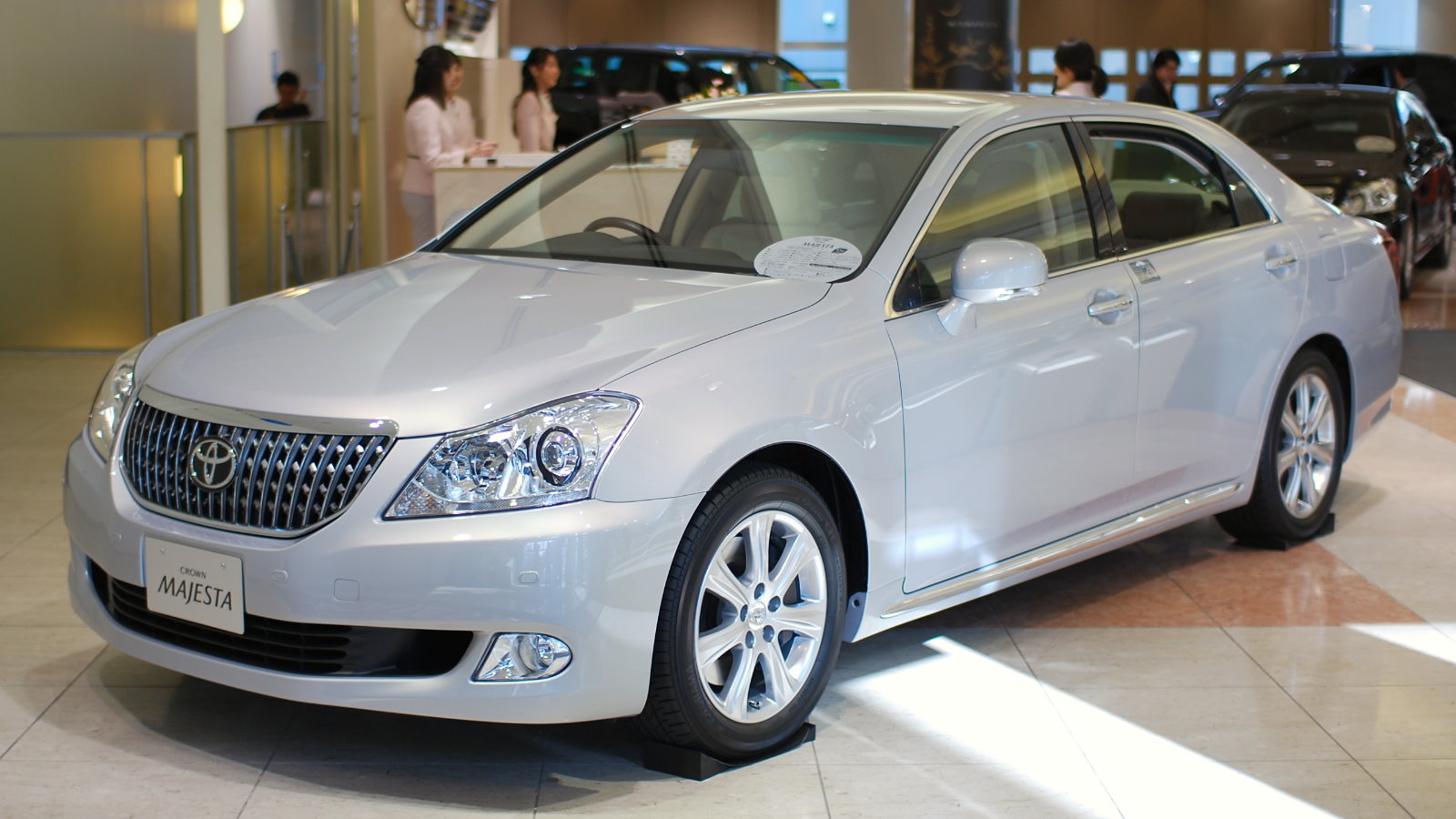 Toyota Crown Majesta: 12 фото