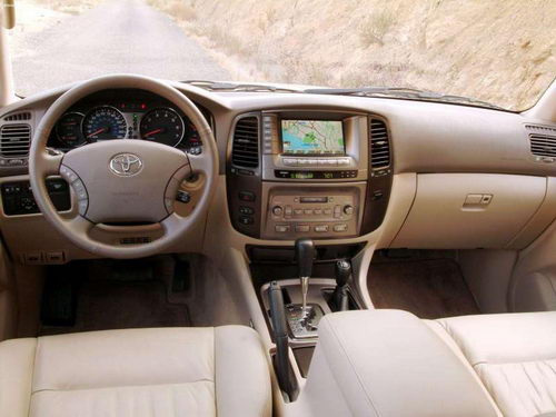 Toyota Land Cruiser 100: 10 фото