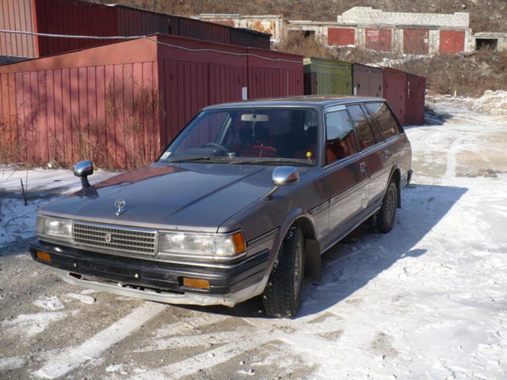 Toyota Mark II Wagon: 7 фото